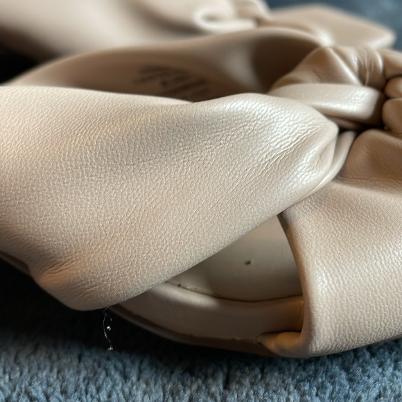 Butter soft, comfortable nude leather sandals - Picture 4 of 7